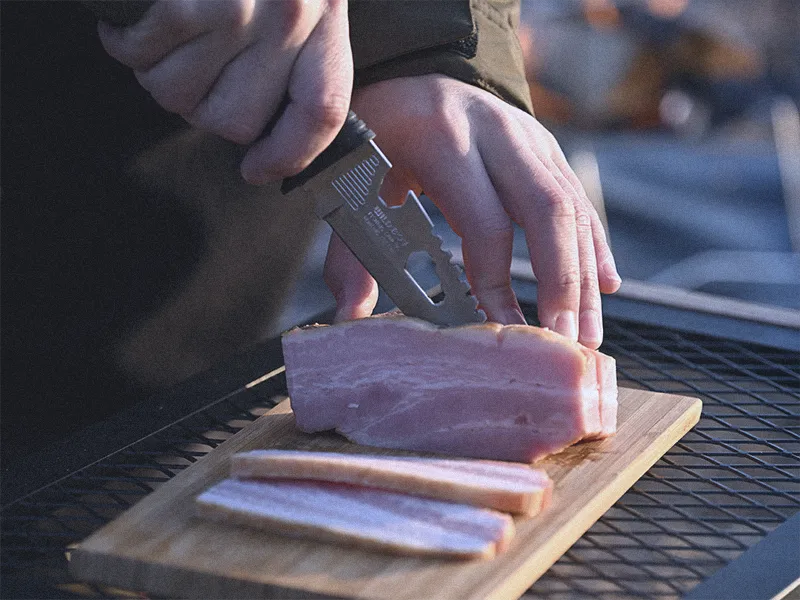 朝食を用意している手元